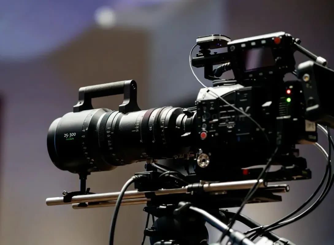 Errores comunes en edición de video y cómo evitarlos en un proyecto profesional
